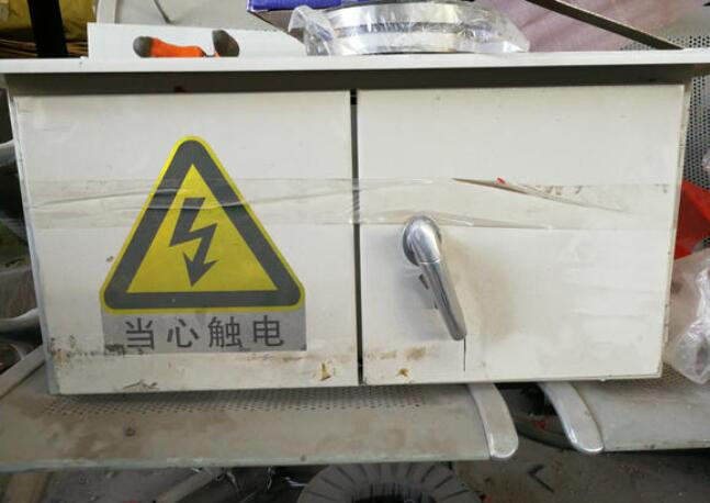 扒渣機配電箱總成，配電箱(圖1)