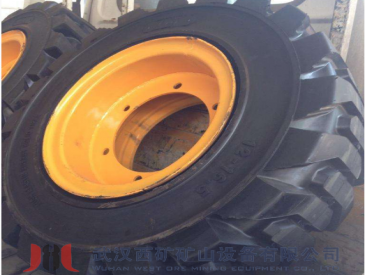 礦用機(jī)車實(shí)心胎