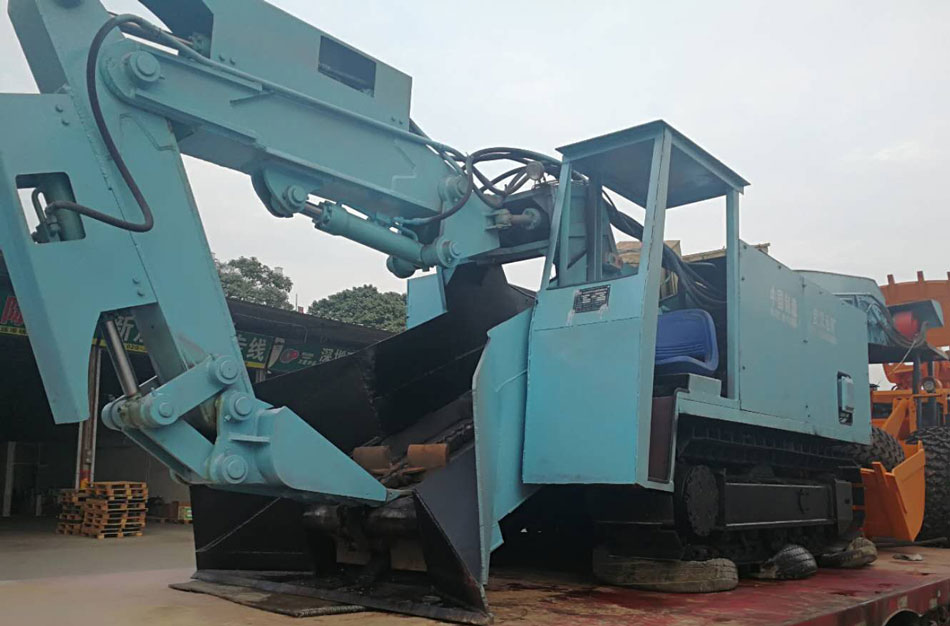 履帶式刮板扒渣機120大坡度型(圖1) 履帶式刮板扒渣機120大坡度型(圖1)