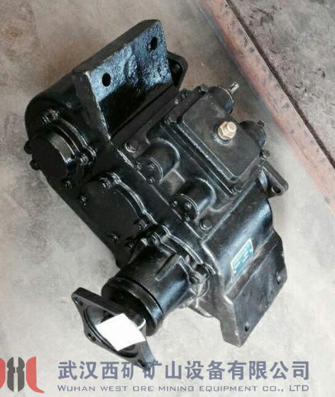礦用車分動箱(圖1) 礦用車分動箱(圖1)